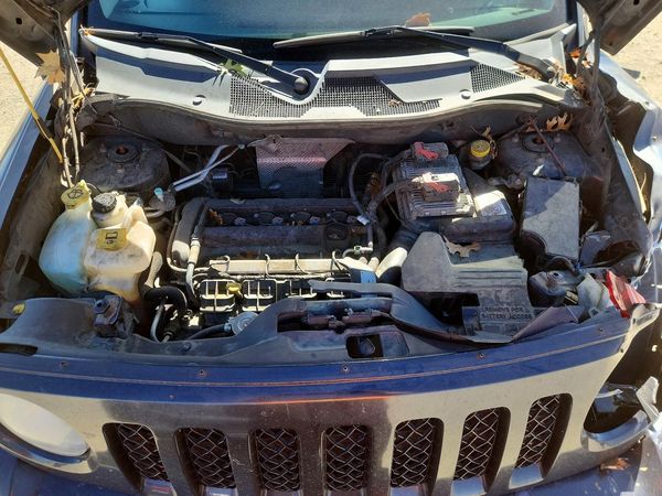 2014 JEEP PATRIOT Sport — Engine bay