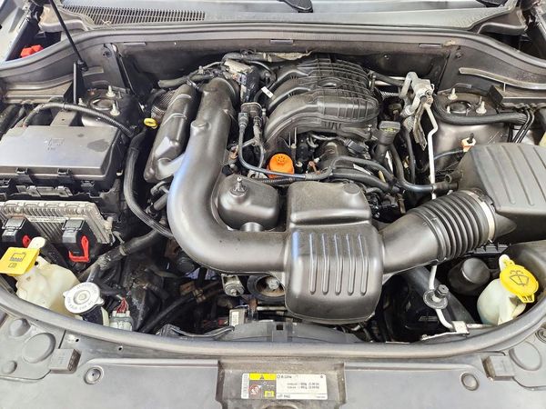 2014 JEEP CHEROKEE Laredo — Engine bay