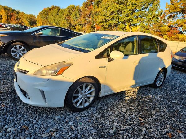 2013 TOYOTA PRIUS — Front 3/4