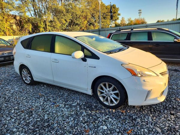 2013 TOYOTA PRIUS — Passenger 3/4