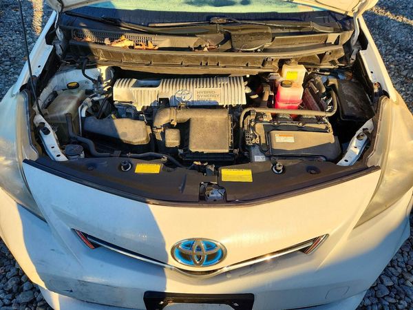 2013 TOYOTA PRIUS — Engine bay