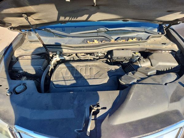 2014 ACURA MDX SH-AWD Tech — Engine bay