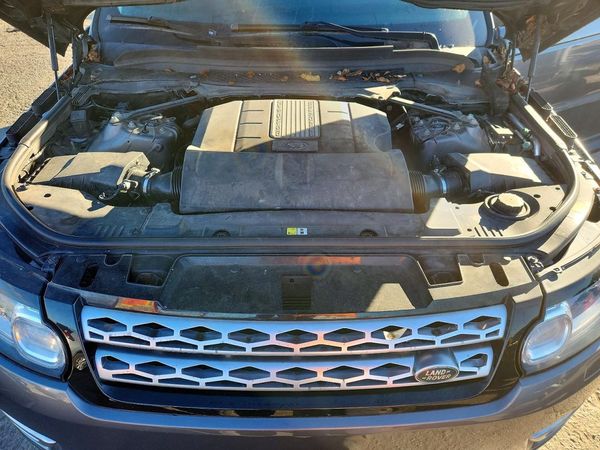 2015 LAND ROVER RANGEROVER HSE — Engine bay