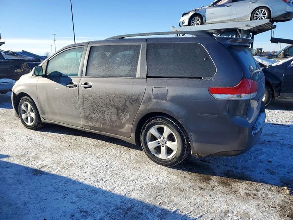 2013 TOYOTA SIENNA