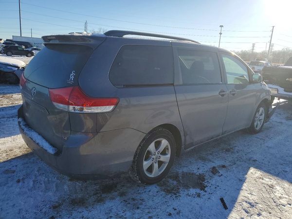 2013 TOYOTA SIENNA