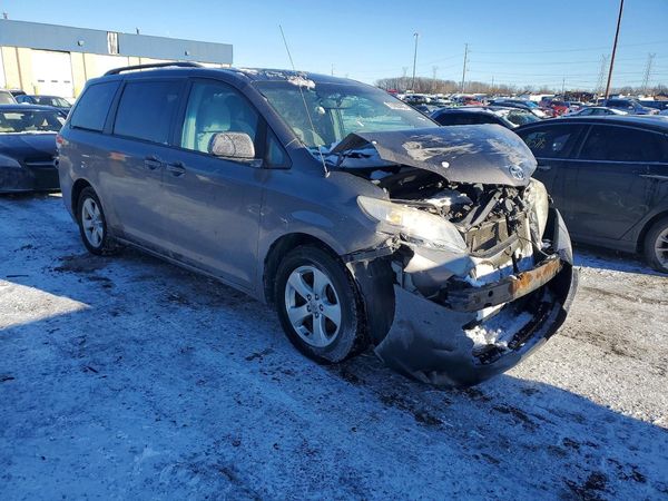2013 TOYOTA SIENNA