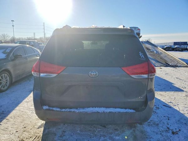 2013 TOYOTA SIENNA