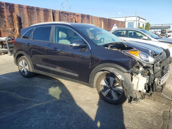 2018 KIA NIRO EX (PHEV) — Passenger 3/4