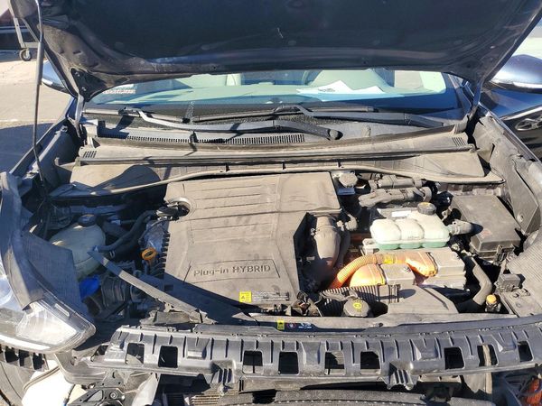 2018 KIA NIRO EX (PHEV) — Engine bay