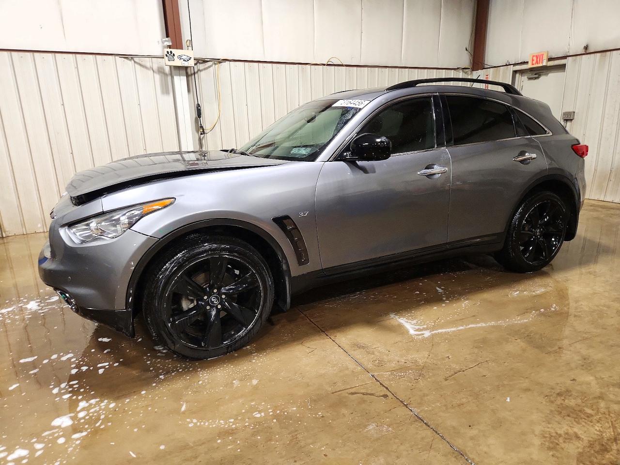 2015 INFINITI QX70 — Front 3/4