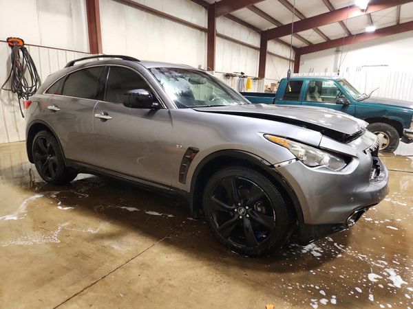 2015 INFINITI QX70 — Passenger 3/4