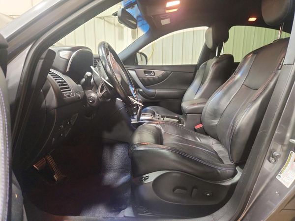 2015 INFINITI QX70 — DENT