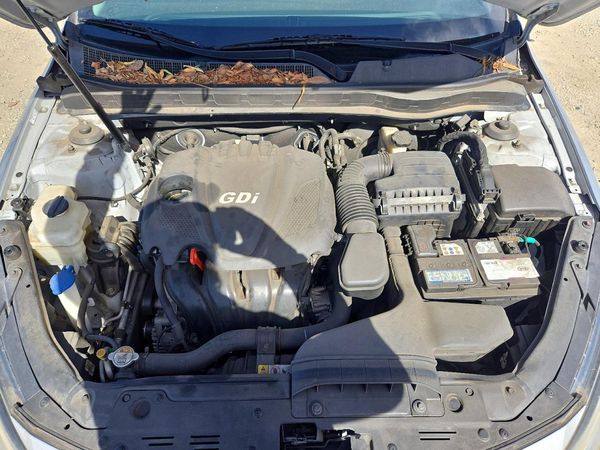2014 KIA OPTIMA 2.4 LX STD/Conv — Engine bay