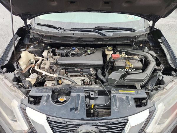 2018 NISSAN ROGUE — Engine bay