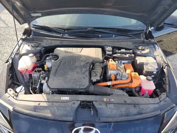 2023 HYUNDAI ELANTRA Limited — Engine bay