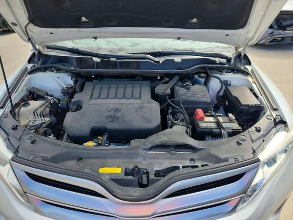 2013 TOYOTA VENZA — Engine bay