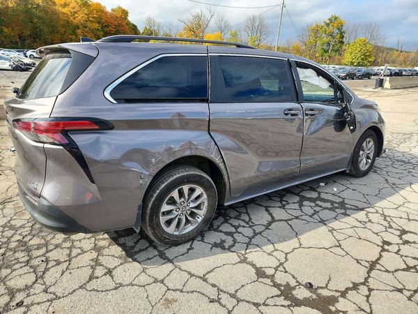 2022 TOYOTA SIENNA LE — PSRA