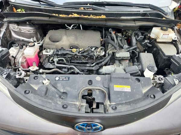 2022 TOYOTA SIENNA LE — Engine bay
