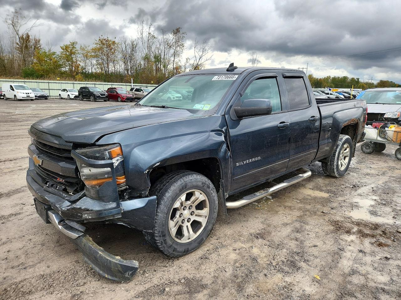 2018 CHEVROLET SILVERADO LT — Front 3/4