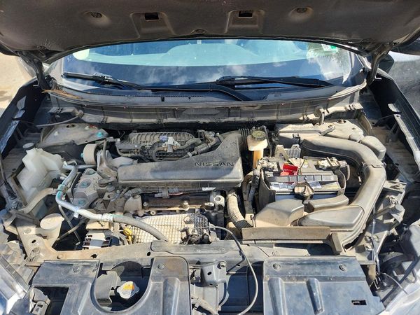 2019 NISSAN ROGUE — Engine bay