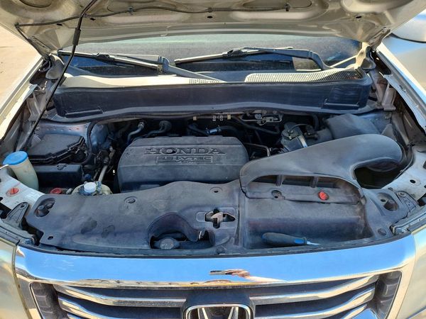 2012 HONDA PILOT EX-L — Engine bay
