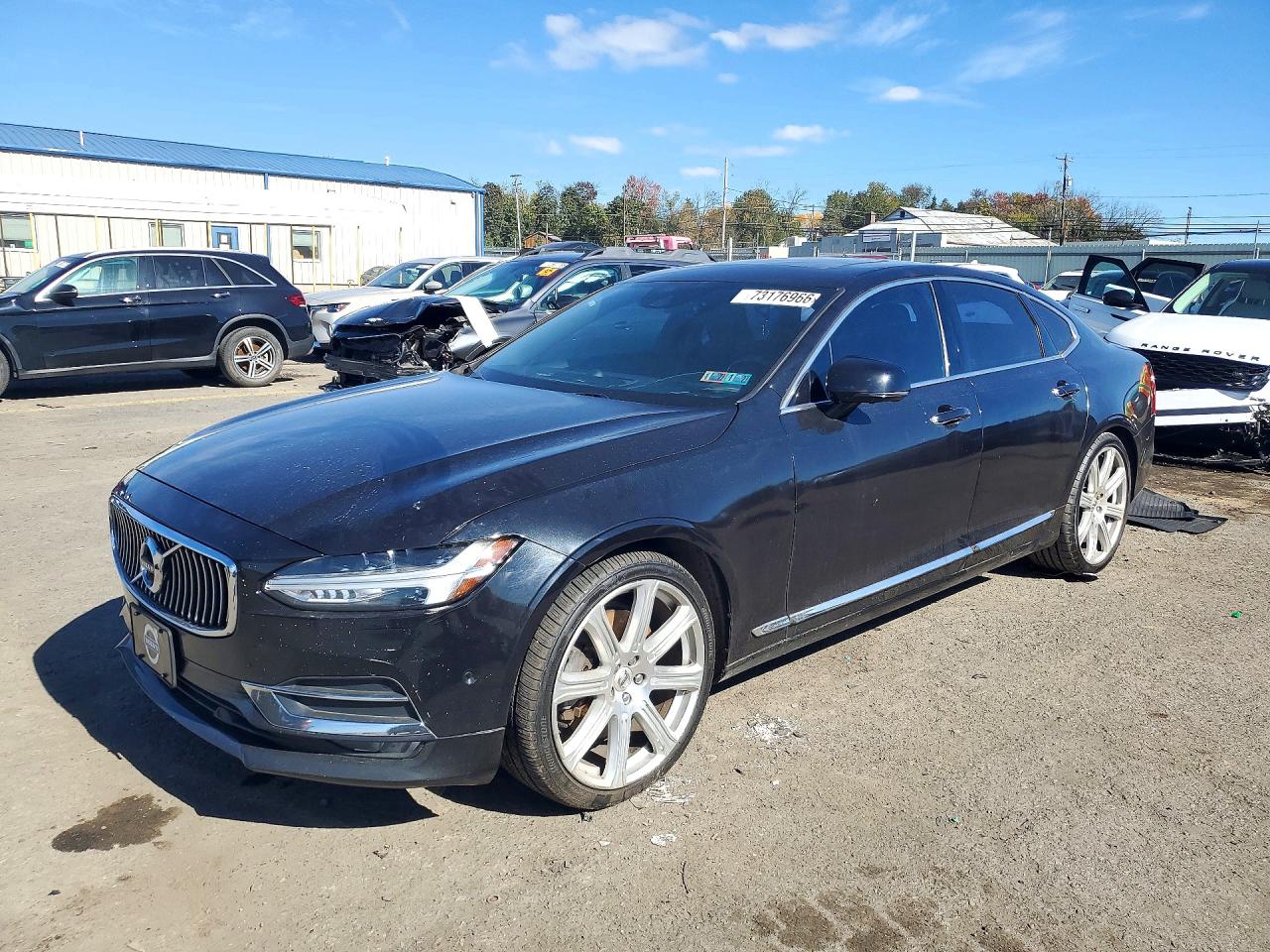 2017 VOLVO S90 Inscription — Front 3/4