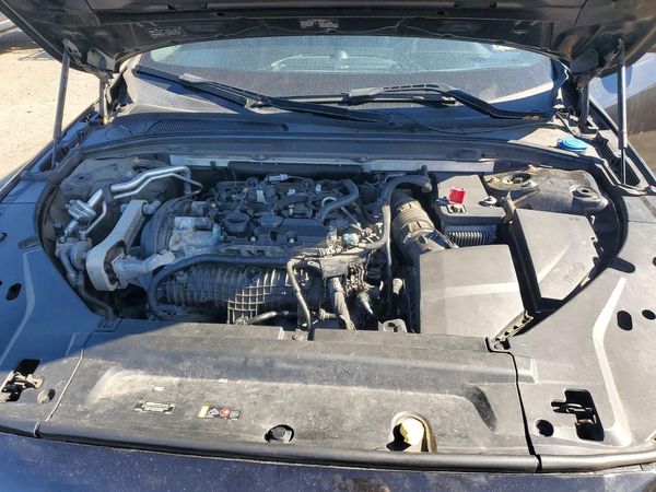 2017 VOLVO S90 Inscription — Engine bay