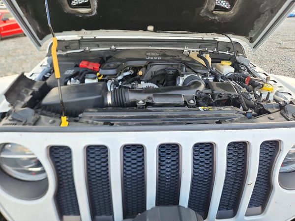 2018 JEEP WRANGLER UNLIMITED Unlimited Rubicon — Engine bay