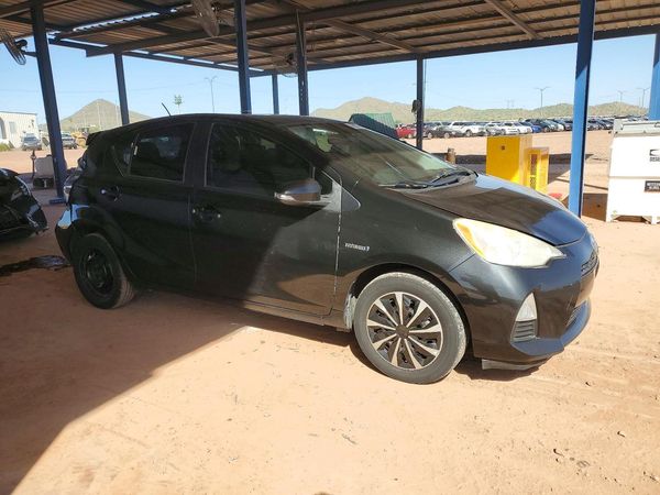 2013 TOYOTA PRIUS C ON — Passenger 3/4