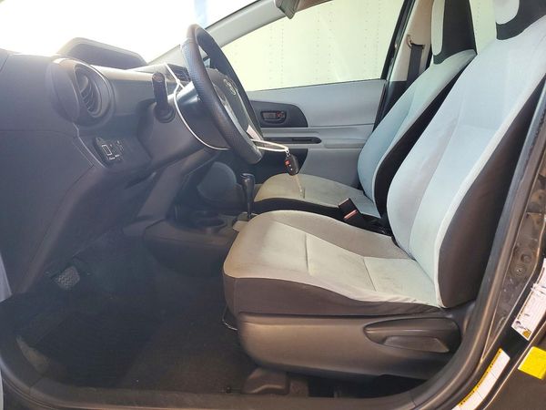 2013 TOYOTA PRIUS C ON — DENT