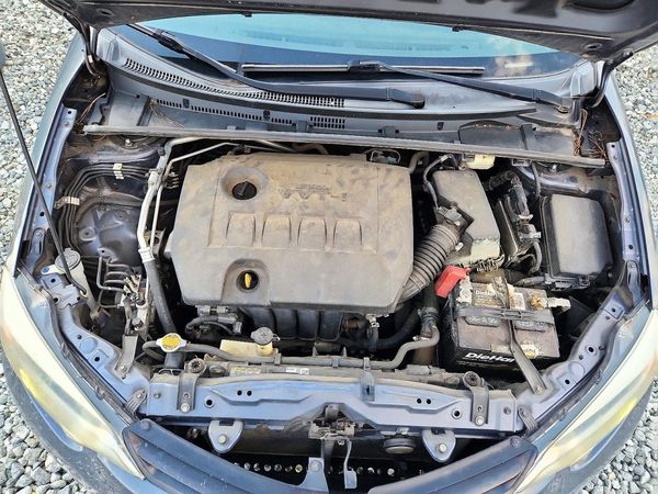 2014 TOYOTA COROLLA L/LE — Engine bay