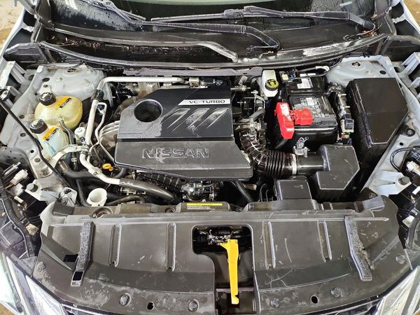 2023 NISSAN ROGUE SV — Engine bay