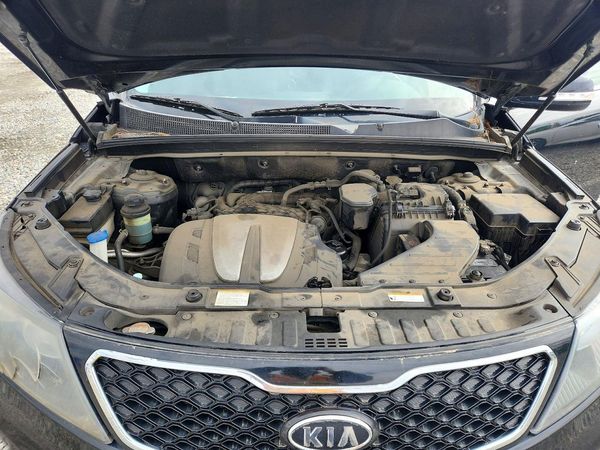 2012 KIA SORENTO TOP (High Grade) — Engine bay