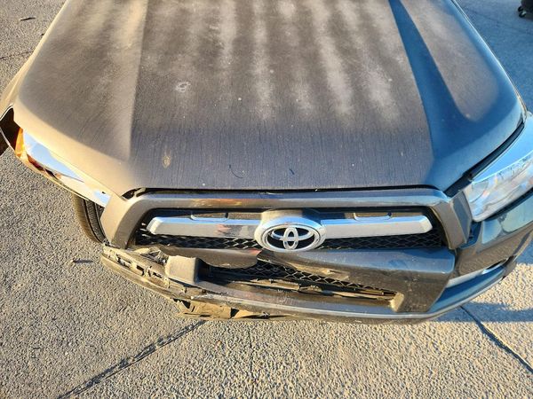 2013 TOYOTA 4RUNNER — Engine bay