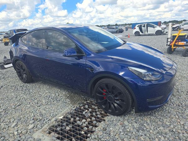 2022 TESLA MODEL Y — Passenger 3/4