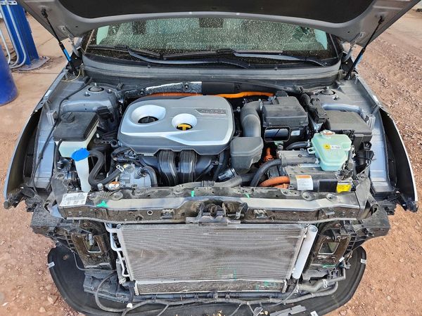 2017 HYUNDAI SONATA — Engine bay
