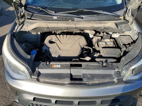 2014 KIA SOUL GL(BASE) — Engine bay