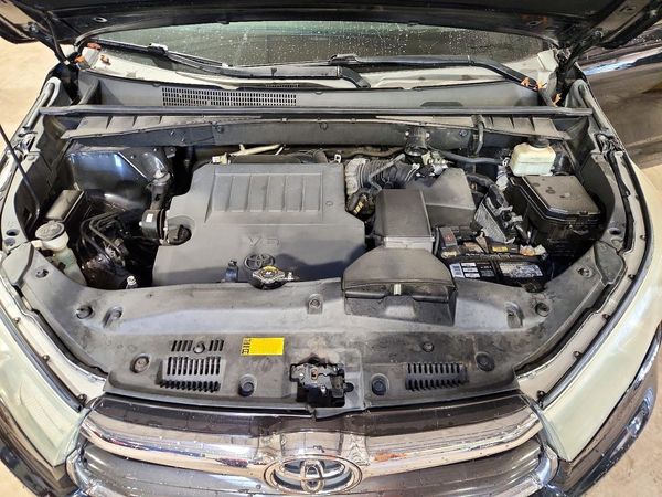 2015 TOYOTA HIGHLANDER Base/Hybrid — Engine bay