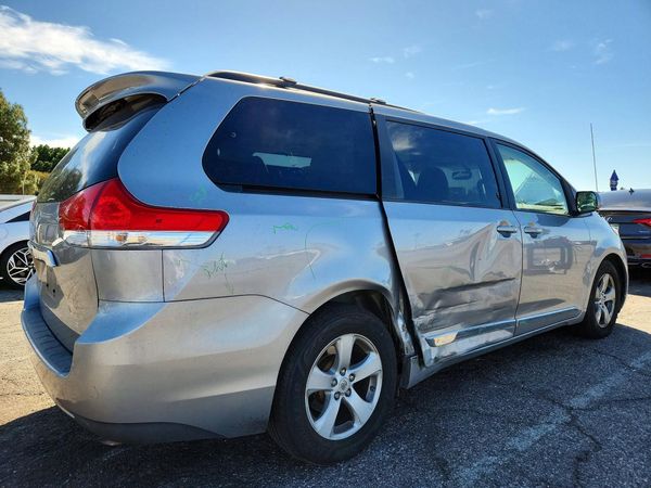 2012 TOYOTA SIENNA — PSRA