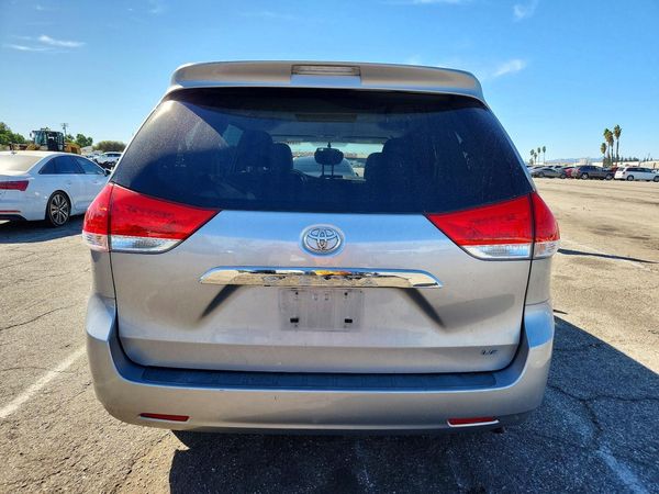 2012 TOYOTA SIENNA — DIRR