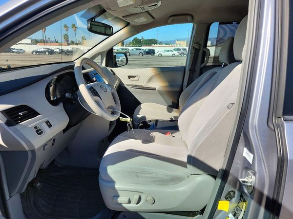 2012 TOYOTA SIENNA — DENT