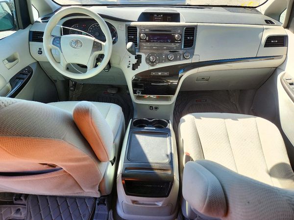 2012 TOYOTA SIENNA — CKPT