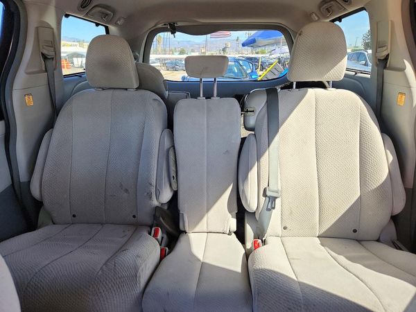 2012 TOYOTA SIENNA — SUVN