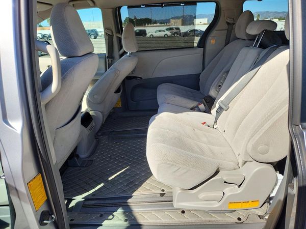 2012 TOYOTA SIENNA — PSRS