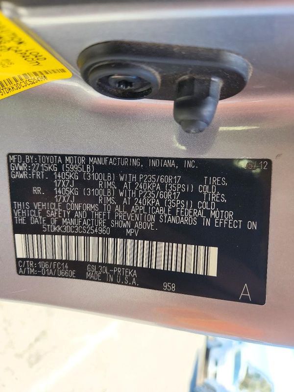 2012 TOYOTA SIENNA — VINS