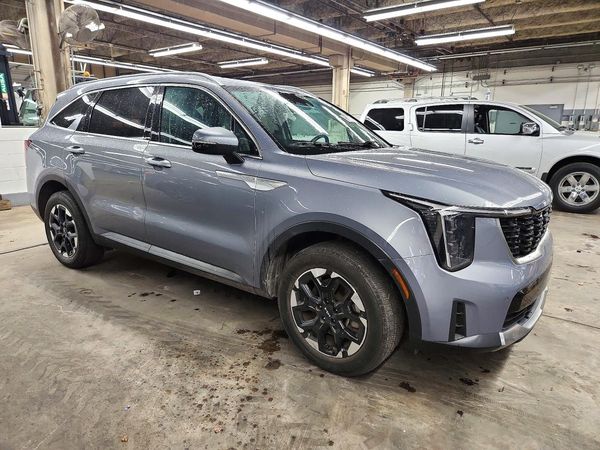 2024 KIA SORENTO S — Passenger 3/4