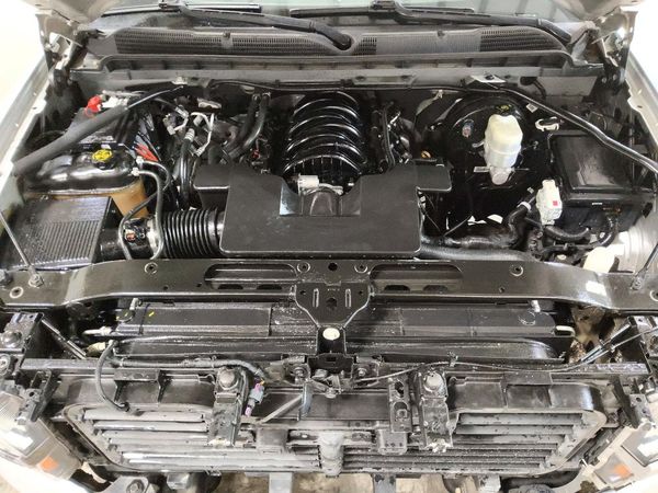 2019 CHEVROLET SILVERADO Custom — Engine bay
