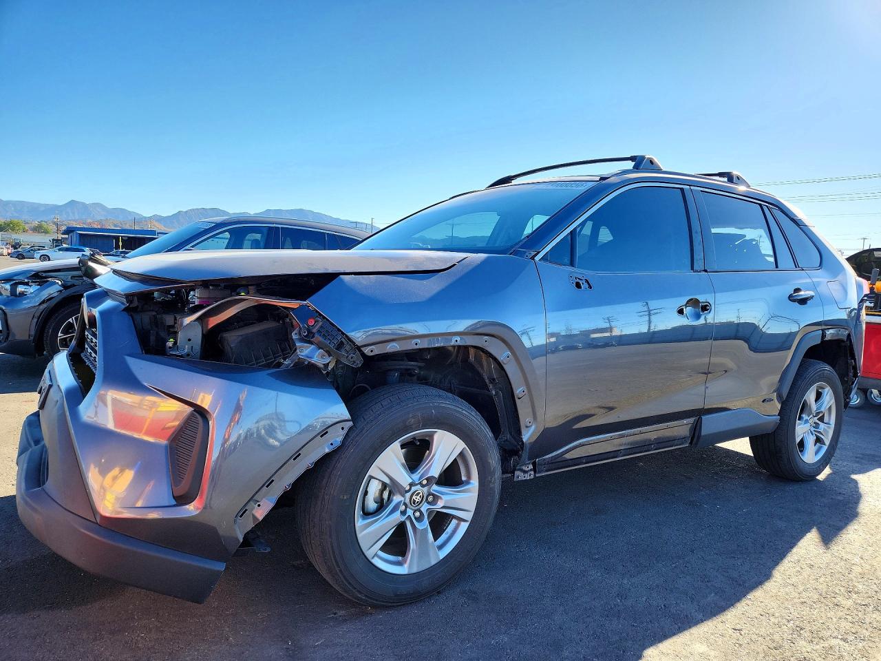 2024 TOYOTA RAV4 XLE — Front 3/4