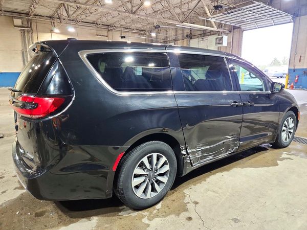 2023 CHRYSLER PACIFICA Touring L — PSRA