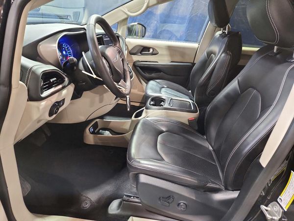 2023 CHRYSLER PACIFICA Touring L — DENT